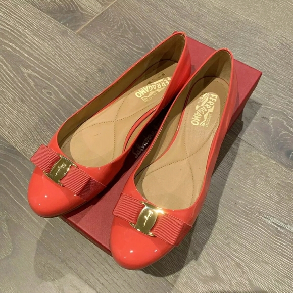 Salvatore Ferragamo Varina Patent Leather Flats - Picture 1 of 6